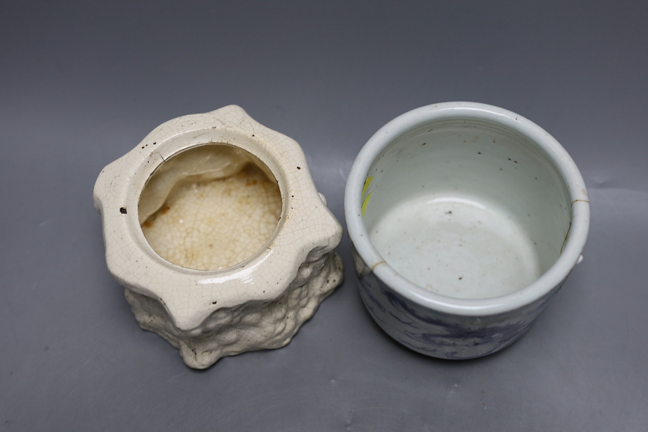 A Chinese blue and white planter, together with a crackle glaze planter, tallest 10cm